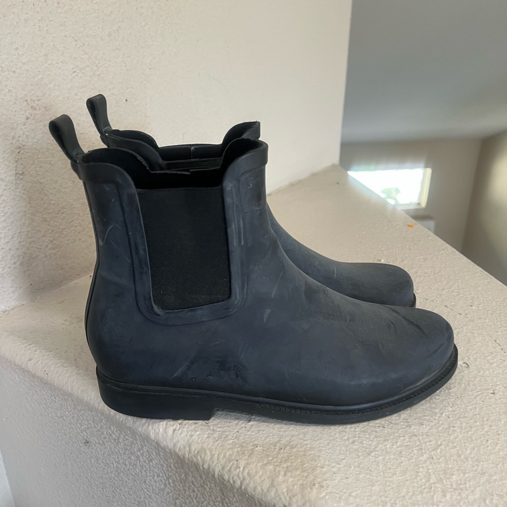 J Crew Black Lug Sole Chelsea Rain Boots Size 9